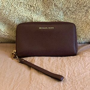 Michael Kors Plum wallet w/wristlet
